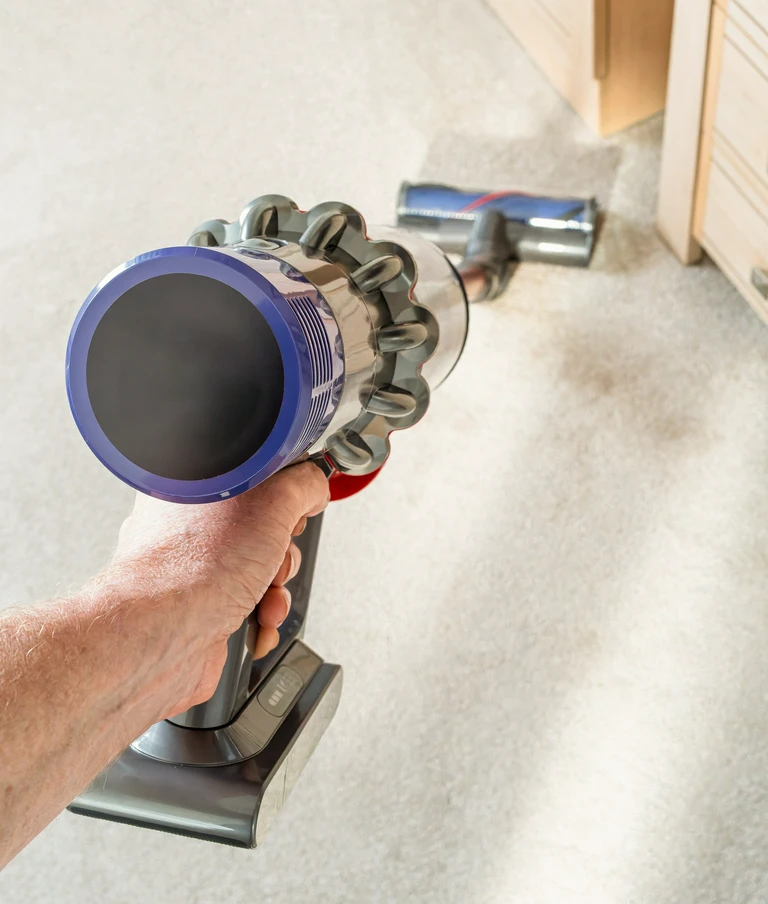 odkurzacz w&nbsp;dłoni