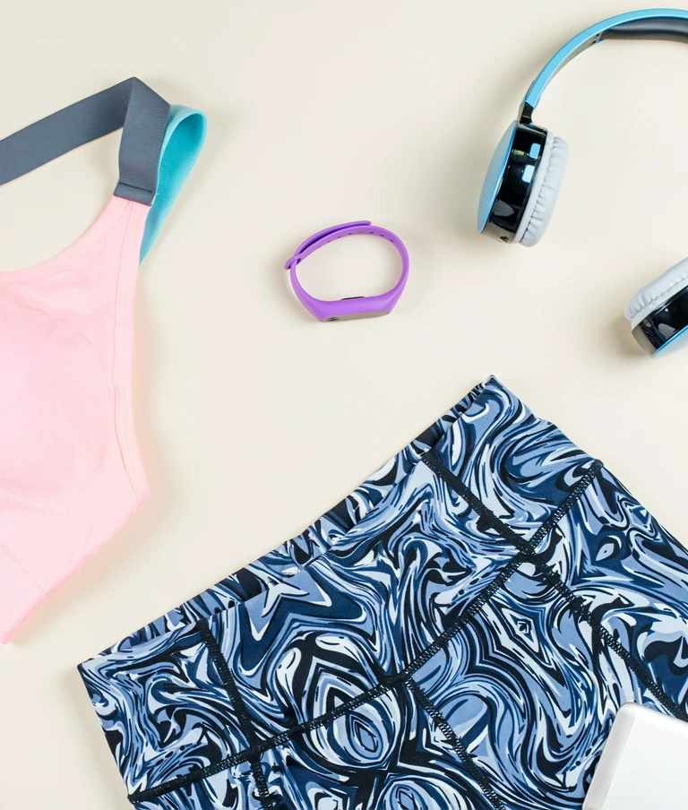 odzież sportowa, opaska i&nbsp;słuchawki